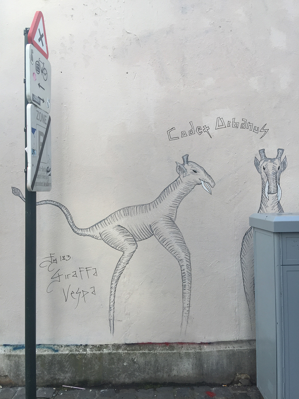 Codex Urbanus, Giraffa Vespa, rue des Chartreux, Bruxelles, Belgium